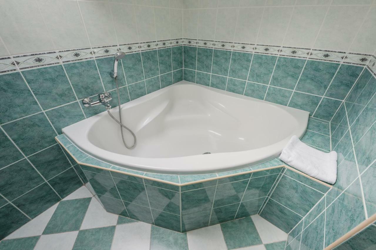 Hotel Taverna Javorník Dış mekan fotoğraf