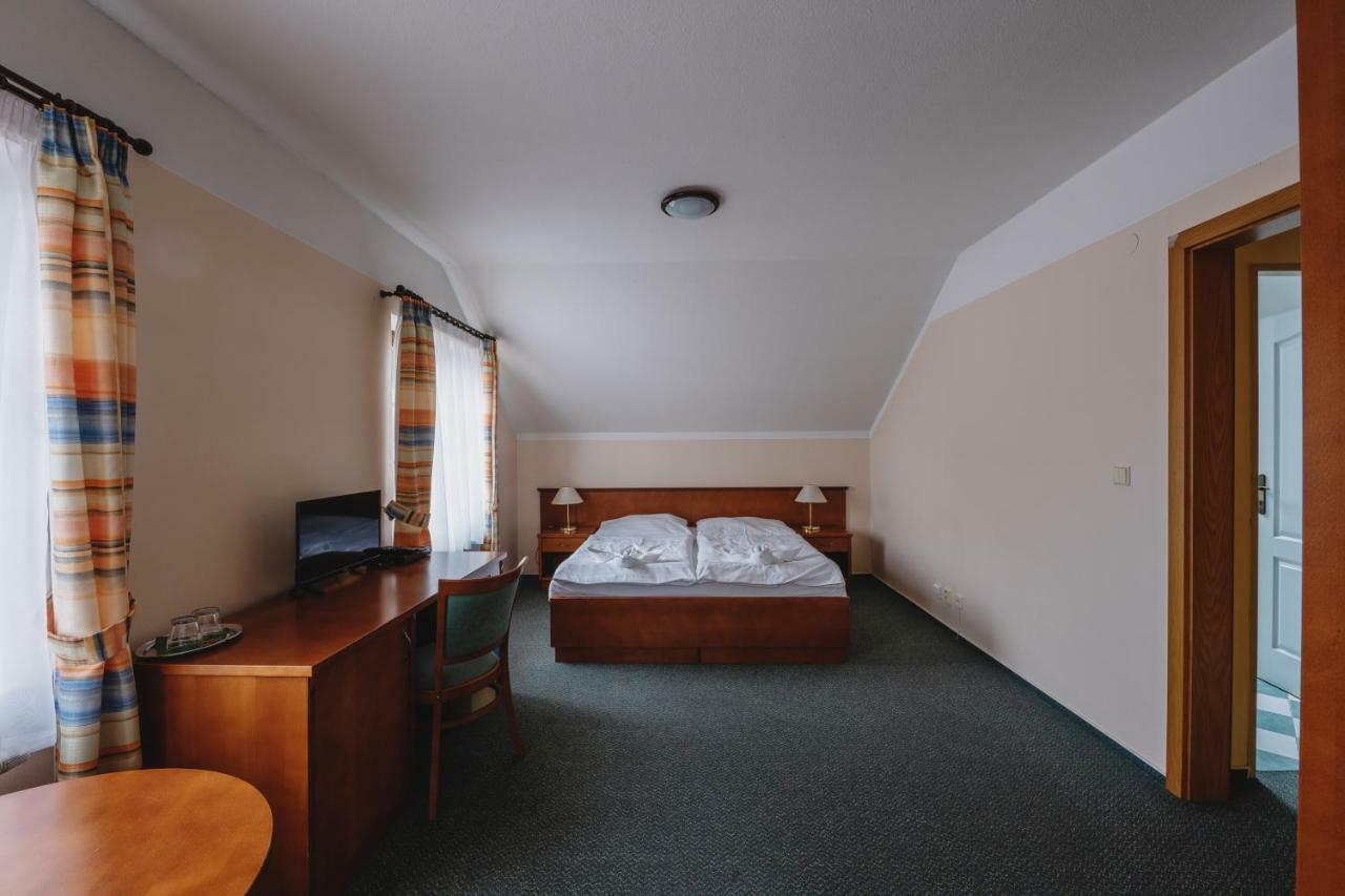 Hotel Taverna Javorník Dış mekan fotoğraf