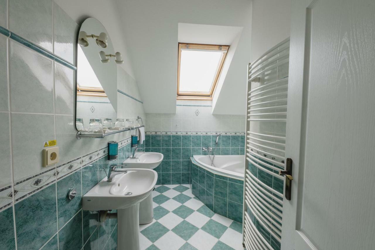 Hotel Taverna Javorník Dış mekan fotoğraf